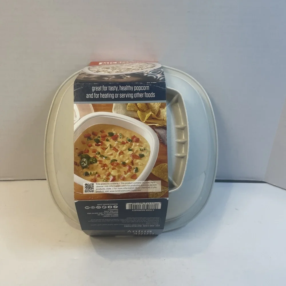 Nordic Ware Popcorn Popper Unisex 12 Cup White Microwave BPA Free Made in USA